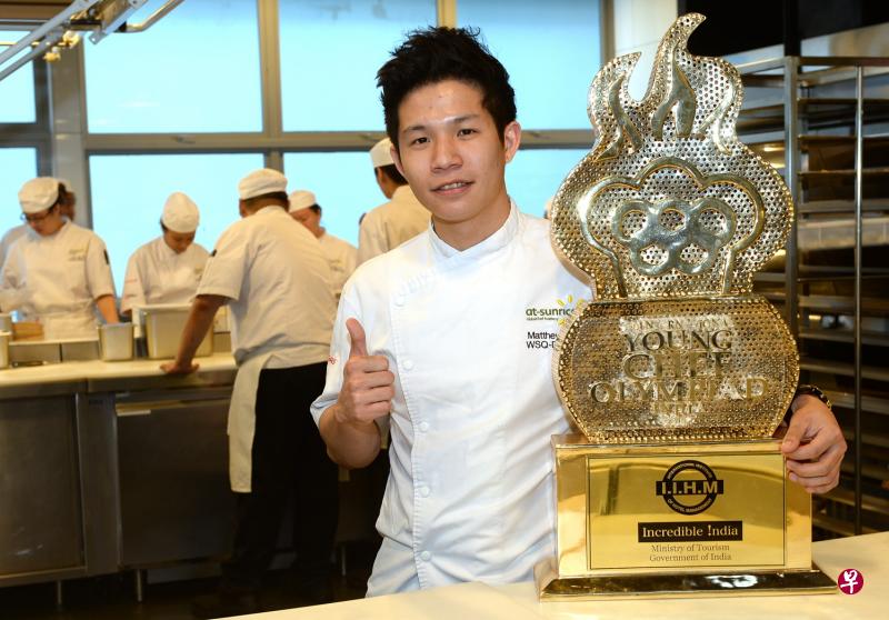 谭傢峻打败来自美国、英国、纽西兰和墨西哥等地的厨师,夺得第三届奥林匹国际青年厨师大赛的冠军宝座。(潘丰源 摄影) 谭傢峻打败来自美国、英国、纽西兰和墨西哥等地的厨师,夺得第三届奥林匹国际青年厨师大赛的冠军宝座。(潘丰源 摄影)