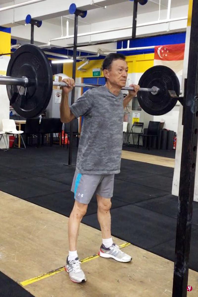 钟应记可举起40公斤的杠铃。(图/Innervate Crossfit提供) 钟应记可举起40公斤的杠铃。(图/Innervate Crossfit提供)