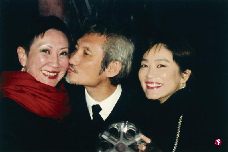 (左起)施南生、徐克与林青霞摄于杜拜。 (左起)施南生、徐克与林青霞摄于杜拜。