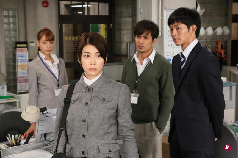 《段田凛:劳动基准监督官》里的角色有趣味,主演与绿叶都有突破性演出。左二起为竹内结子、北村一辉与松坂桃李。(日本电视台和GEM频道提供) 《段田凛:劳动基准监督官》里的角色有趣味,主演与绿叶都有突破性演出。左二起为竹内结子、北村一辉与松坂桃李。(日本电视台和GEM频道提供)