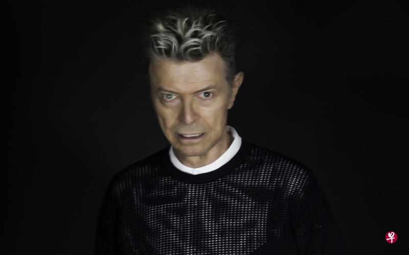 英国传奇歌手“摇滚变色龙”大卫鲍威(David Bowie)去年1月不敌癌症病逝。(互联网) 英国传奇歌手“摇滚变色龙”大卫鲍威(David Bowie)去年1月不敌癌症病逝。(互联网)
