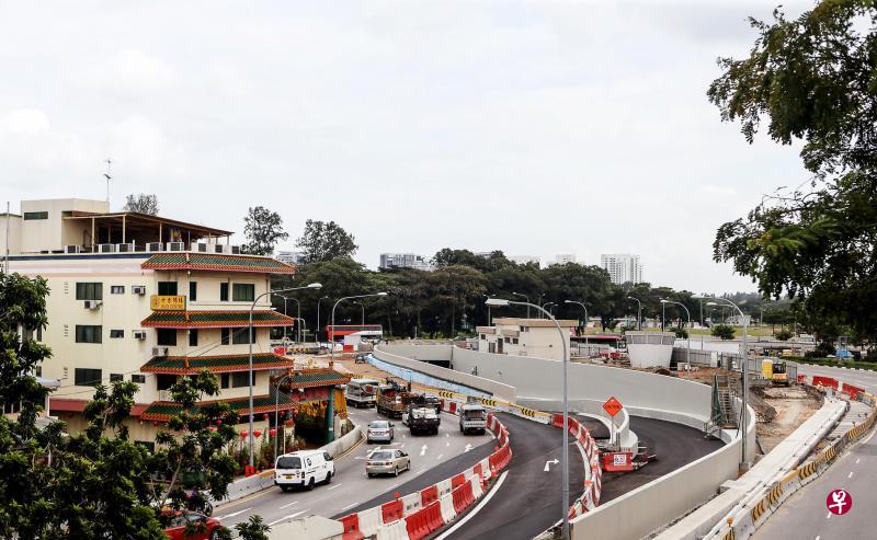 沈氏大道和尼诰大道交界处附近兴建的地下车道今年第二季通车,驾车者以后出了KPE隧道后,可直接使用地下车道通往尼诰大道和体育场一带,避开路面上的繁忙交界处。(梁伟康摄) 沈氏大道和尼诰大道交界处附近兴建的地下车道今年第二季通车,驾车者以后出了KPE隧道后,可直接使用地下车道通往尼诰大道和体育场一带,避开路面上的繁忙交界处。(梁伟康摄)