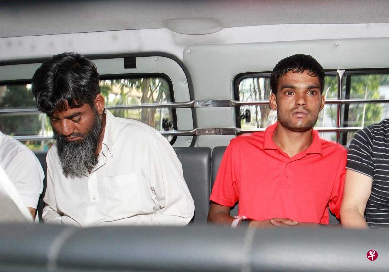 小印度分尸案两名被告拉希德(左)和利兹旺把矛头互指对方,称对方才是闷死同胞的凶手。(档案照片) 小印度分尸案两名被告拉希德(左)和利兹旺把矛头互指对方,称对方才是闷死同胞的凶手。(档案照片)