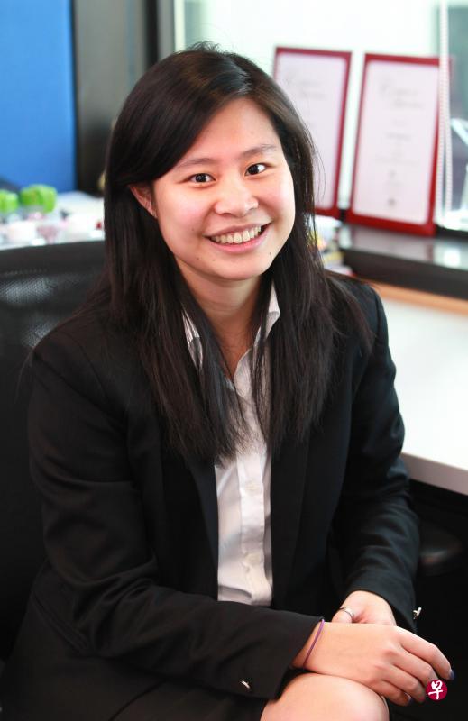 严贤婷(30岁,刑事律师) 严贤婷(30岁,刑事律师)