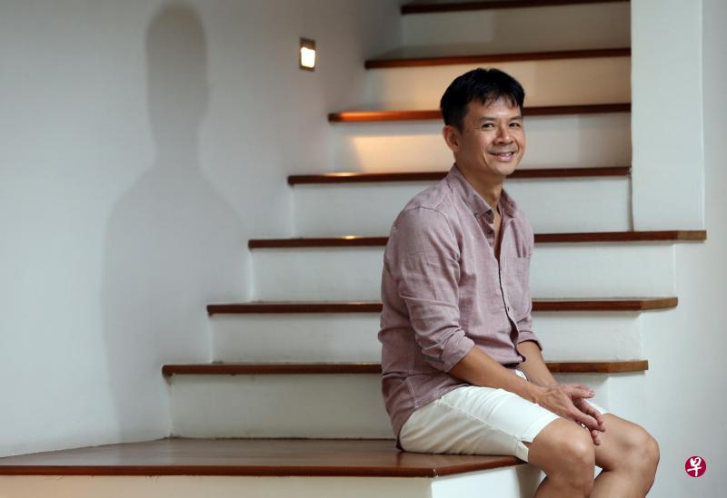 被称为“新加坡的骄傲”，吴庆隆谦虚地说，自己只是遇到对的时机。