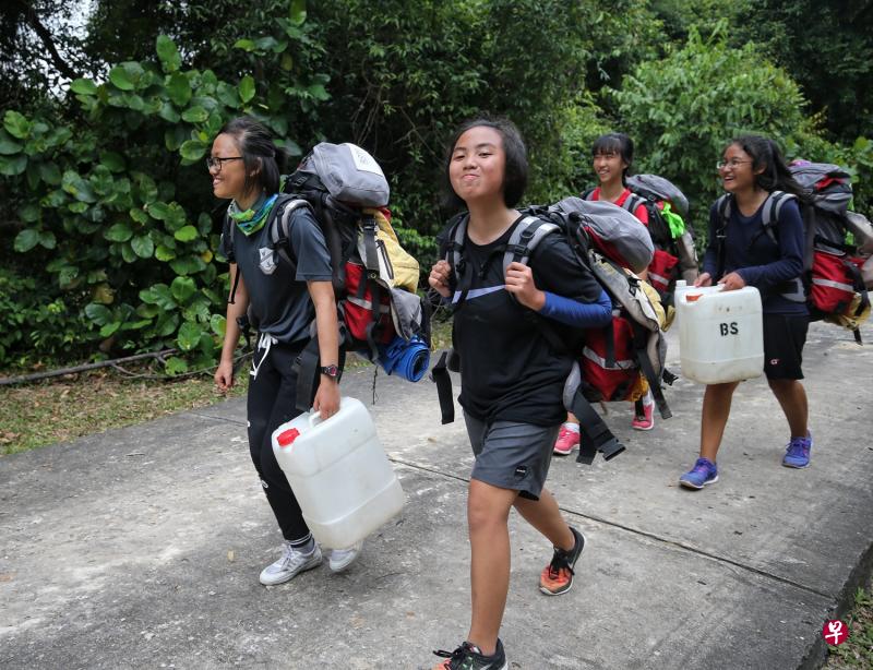 该计划的首阶段为期一年,到时,预计将有来自28所中学的约7300中三学生参加该露营活动。 该计划的首阶段为期一年,到时,预计将有来自28所中学的约7300中三学生参加该露营活动。