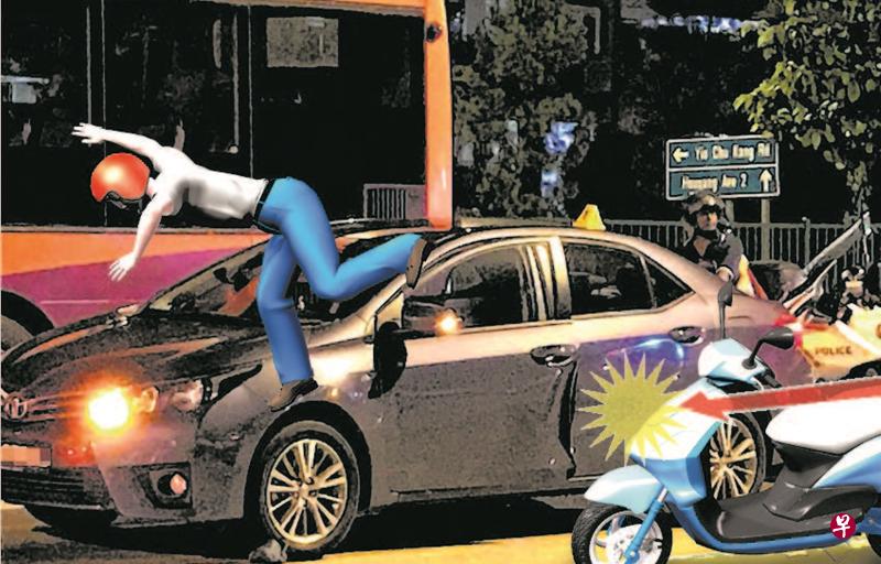 黑色轿车的车门突然打开,电单车骑士来不及反应,不幸撞上,导致车门出现凹痕。 黑色轿车的车门突然打开,电单车骑士来不及反应,不幸撞上,导致车门出现凹痕。