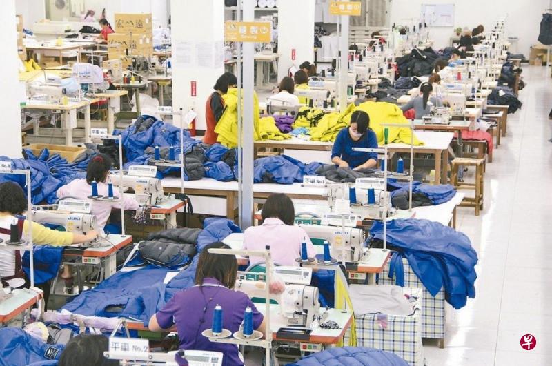 今日远东纺织已建有全球最大的聚合产品生产线,日产量估计高达600吨聚脂丝等产品。(互联网) 今日远东纺织已建有全球最大的聚合产品生产线,日产量估计高达600吨聚脂丝等产品。(互联网)