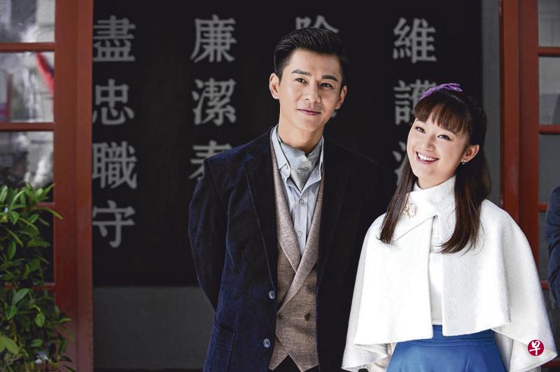 乔振宇(左)在剧中饰演程慈航,与官二代霍蜜儿(郭晓婷饰)的爱情戏让人期待。(GEM频道提供) 乔振宇(左)在剧中饰演程慈航,与官二代霍蜜儿(郭晓婷饰)的爱情戏让人期待。(GEM频道提供)