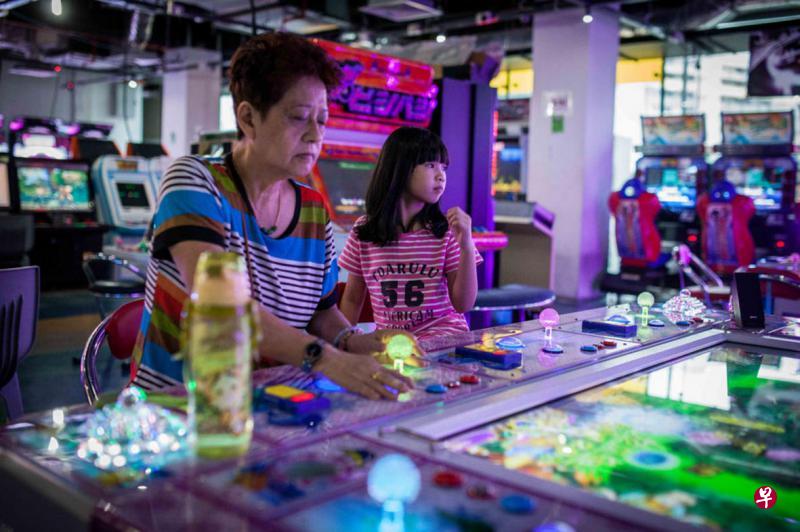 “Between Home and Home”摄影展,展出14名年轻摄影艺术爱好者的作品。(网络图) “Between Home and Home”摄影展,展出14名年轻摄影艺术爱好者的作品。(网络图)