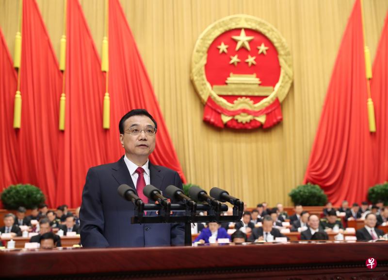 李克强昨天在第十二届全国人民代表大会第五次会议进行政府工作报告。(新华社) 李克强昨天在第十二届全国人民代表大会第五次会议进行政府工作报告。(新华社)