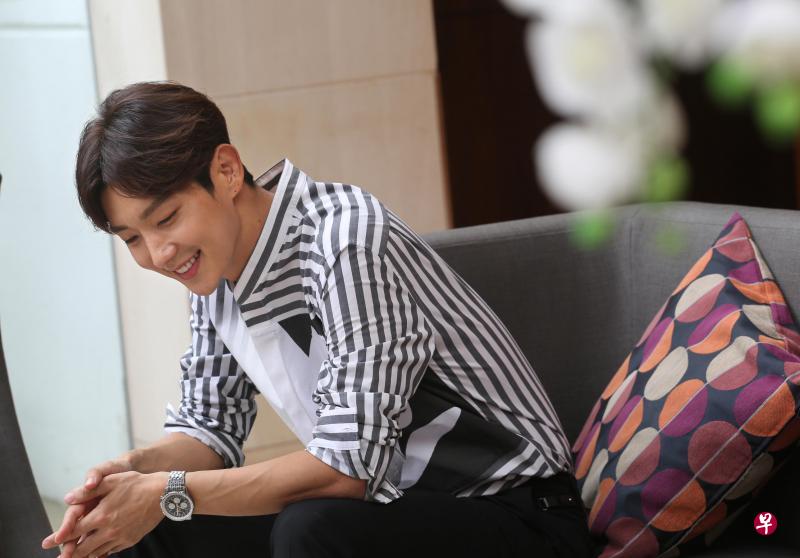 李准基不甘于只是“花美男”,积极挑战各种角色,证明自己也是好演员。 李准基不甘于只是“花美男”,积极挑战各种角色,证明自己也是好演员。