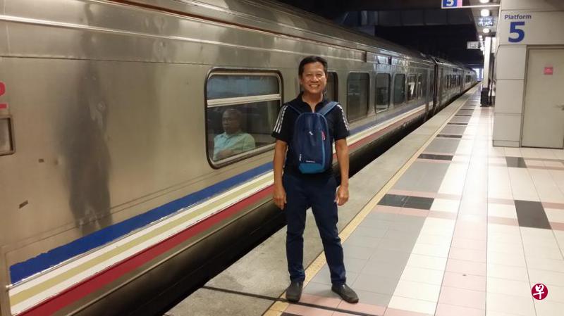 乘搭火车是本文作者的最爱,图为从新山北上彭亨国家公园的夜车。 乘搭火车是本文作者的最爱,图为从新山北上彭亨国家公园的夜车。
