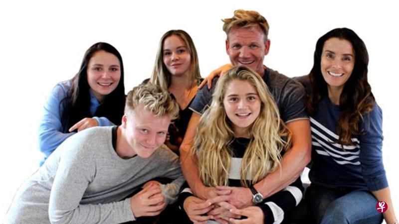 兰斯利一家合照,女儿马蒂尔达(中间)擅长烹饪。(互联网图) 兰斯利一家合照,女儿马蒂尔达(中间)擅长烹饪。(互联网图)