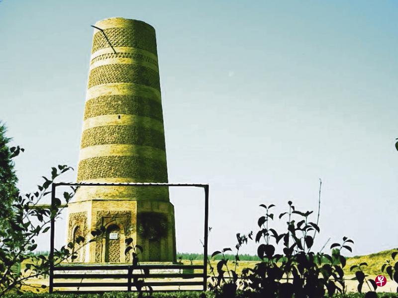 作者心想:此刻,要是有瓶酒在手,我会等到夜晚时分,与曾照过李白的月光共饮一杯。 作者心想:此刻,要是有瓶酒在手,我会等到夜晚时分,与曾照过李白的月光共饮一杯。