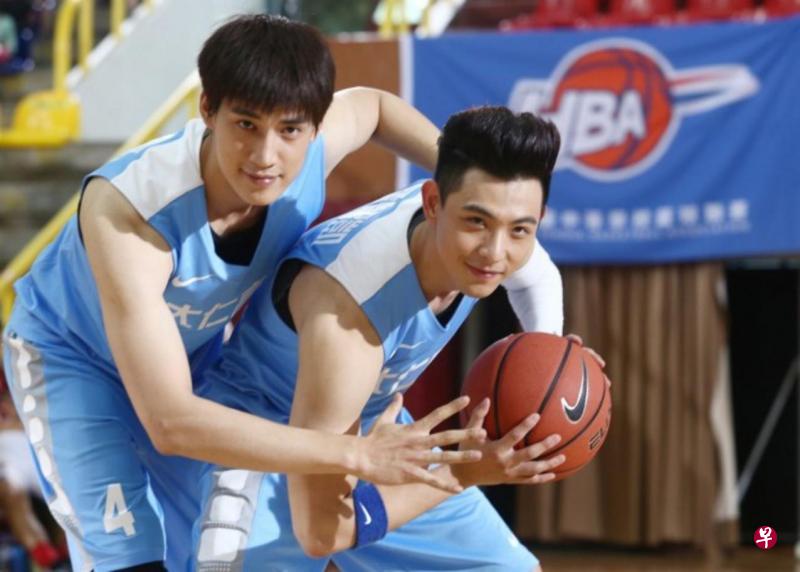 SpeXial组合的罗弘证(左)与连晨翔,在剧中比帅吸引女影迷。 SpeXial组合的罗弘证(左)与连晨翔,在剧中比帅吸引女影迷。