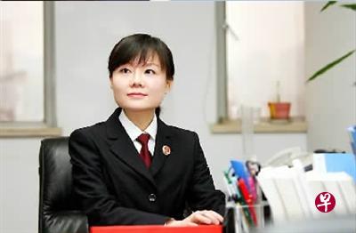 有“打黑明星”之称的重庆女检察官幺宁,昨天被证实辞职,据传是转行当律师。(互联网) 有“打黑明星”之称的重庆女检察官幺宁,昨天被证实辞职,据传是转行当律师。(互联网)