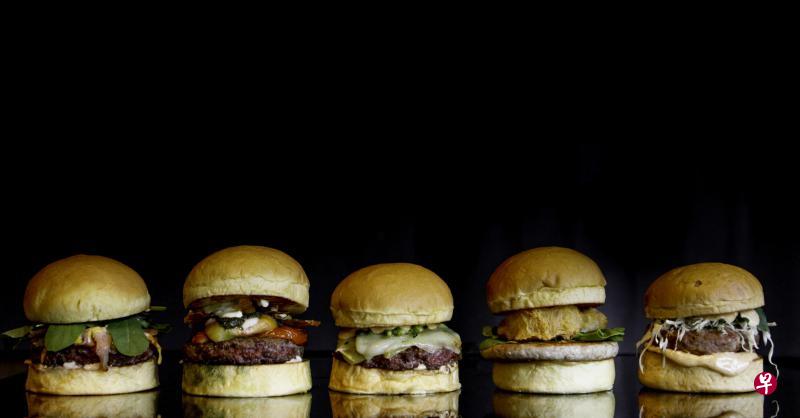 汉堡包餐馆“25 Degrees Burgers and Liquor Bar”不同风味汉堡包，分别以编号取名。