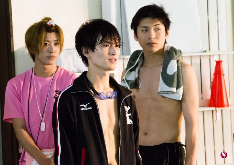 赤泽灯(左起)、松田凌、宫崎秋人主演日剧《男子水泳社》。(GEM频道、日本电视台提供) 赤泽灯(左起)、松田凌、宫崎秋人主演日剧《男子水泳社》。(GEM频道、日本电视台提供)
