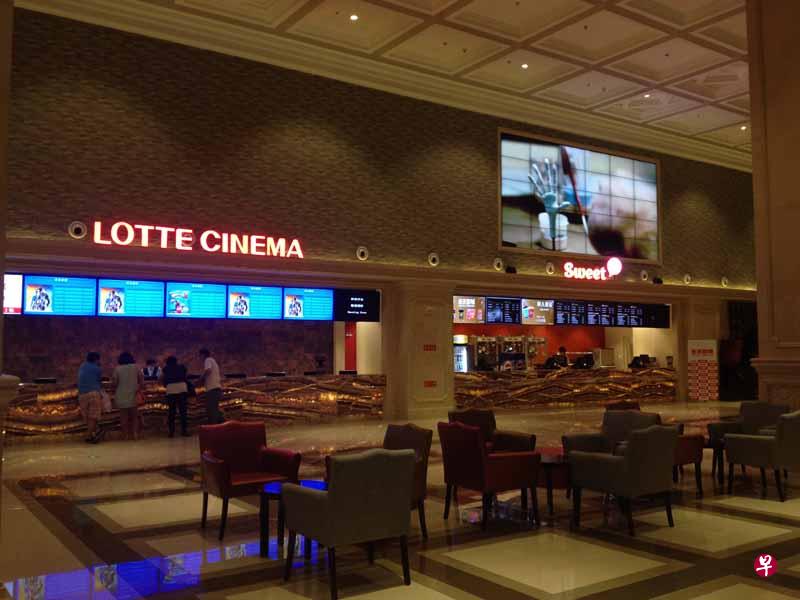 中国的乐天电影院担心受萨德入韩牵连开始改名,至少已有九家电影院摘去了“乐天”二字。图为位于沈阳的乐天世界4D影院。(互联网) 中国的乐天电影院担心受萨德入韩牵连开始改名,至少已有九家电影院摘去了“乐天”二字。图为位于沈阳的乐天世界4D影院。(互联网)