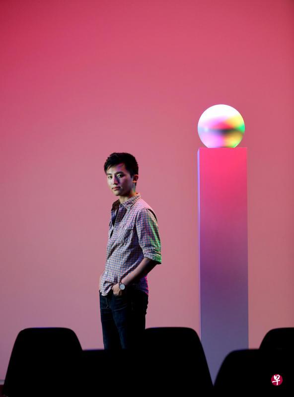 陶李然觉得,华丽炫目的灯光给他带来能量,刺激他的灵感。 陶李然觉得,华丽炫目的灯光给他带来能量,刺激他的灵感。