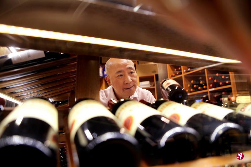 荣誉奖得主梁智威在御宝推动中餐结合葡萄酒,提升餐馆门面与形象。(档案照) 荣誉奖得主梁智威在御宝推动中餐结合葡萄酒,提升餐馆门面与形象。(档案照)