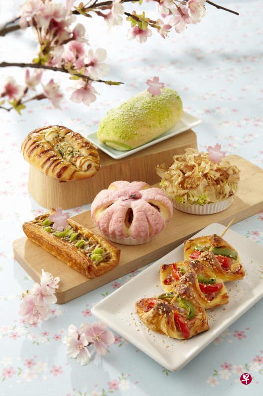 面包物语新推出的哈日风情系列面包和蛋糕。(商家提供) 面包物语新推出的哈日风情系列面包和蛋糕。(商家提供)