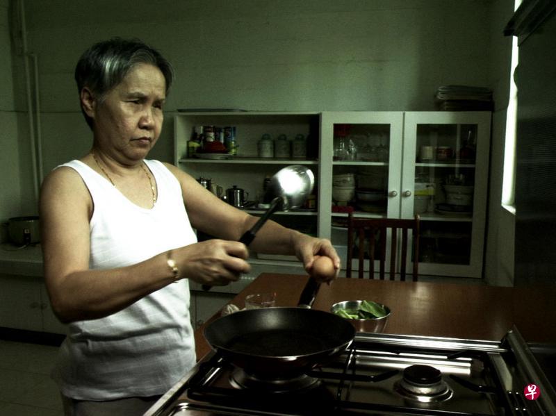 本地导演邱金海的得奖电影《伴我行》(Be With Me)就是受陈宝莲的一生启发,她在片中也担纲演出一角。图为影片剧照。(档案照片) 本地导演邱金海的得奖电影《伴我行》(Be With Me)就是受陈宝莲的一生启发,她在片中也担纲演出一角。图为影片剧照。(档案照片)