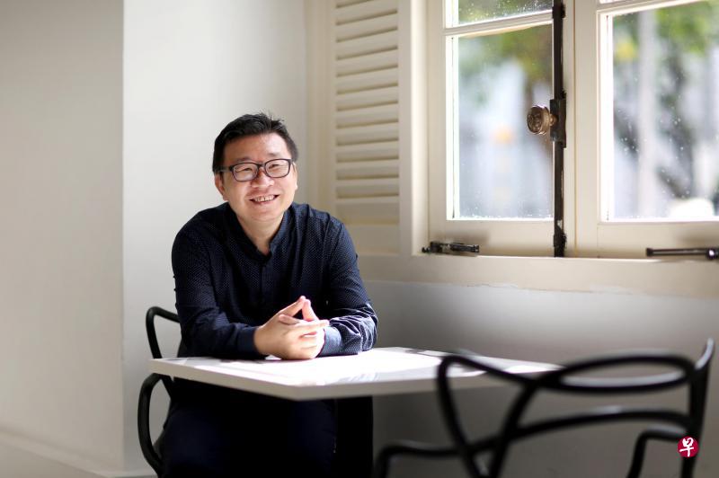 戏剧盒艺术总监郭庆亮去年受委为官委议员,两年半的任期目前还剩一年半。 戏剧盒艺术总监郭庆亮去年受委为官委议员,两年半的任期目前还剩一年半。