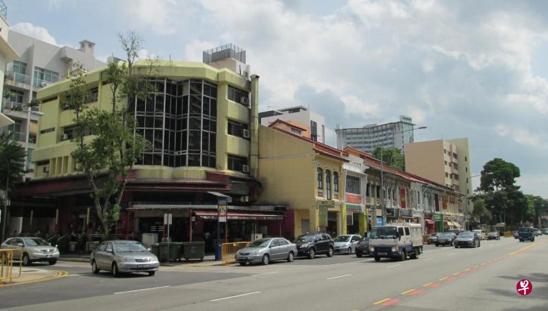 实龙岗路一幢四层楼建筑将以投标方式推出市场求售,潜在买家可选择重新发展该建筑成为商住两用项目。(世邦魏理仕提供照片) 实龙岗路一幢四层楼建筑将以投标方式推出市场求售,潜在买家可选择重新发展该建筑成为商住两用项目。(世邦魏理仕提供照片)