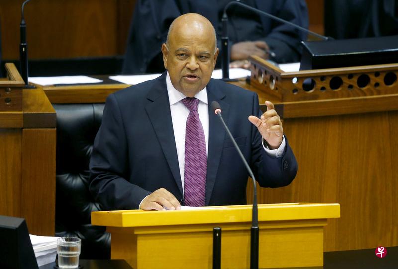 戈登获得数名部长和许多国际投资者的支持,在南非民众心目中的民望也高。(路透社) 戈登获得数名部长和许多国际投资者的支持,在南非民众心目中的民望也高。(路透社)