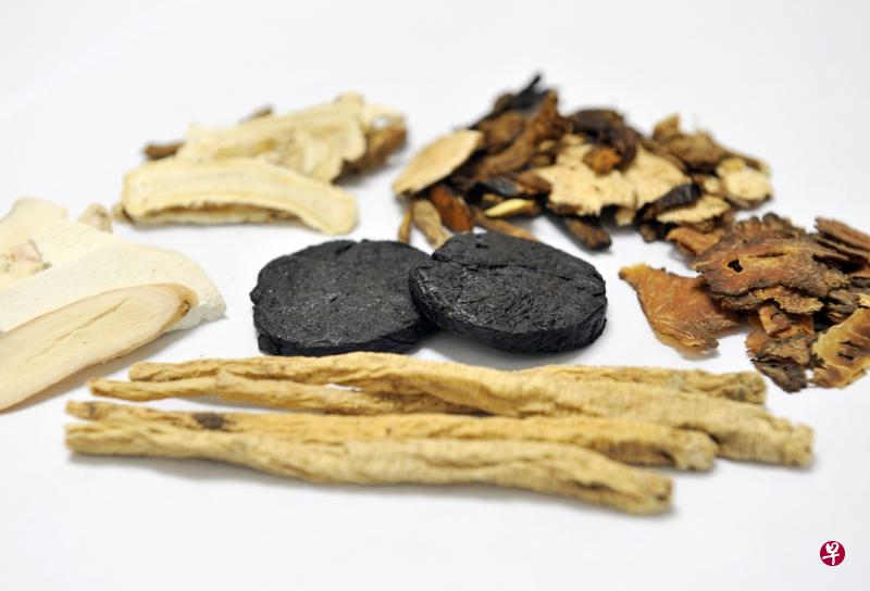 八珍汤用到的药材包括当归、熟地、川芎、白芍、茯苓、党参、白术和炙草。(档案照) 八珍汤用到的药材包括当归、熟地、川芎、白芍、茯苓、党参、白术和炙草。(档案照)