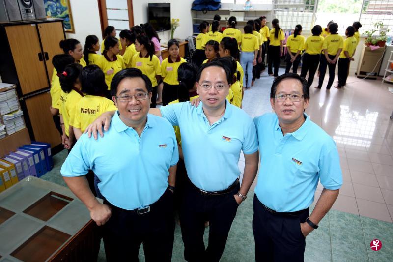 陈美雄(左起)、陈美荣和陈殷秀三兄弟以女佣中介公司起家,通过收购其他领域的公司一步步壮大团队。(龙国雄摄) 陈美雄(左起)、陈美荣和陈殷秀三兄弟以女佣中介公司起家,通过收购其他领域的公司一步步壮大团队。(龙国雄摄)