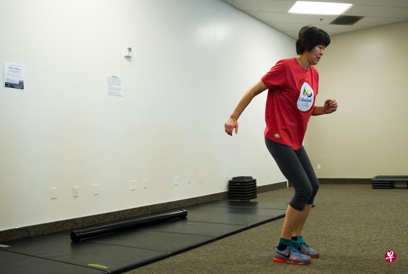 3月29日,中国排球协会公布了最新一期国家女排集训名单,在新一期国家队当中,功勋教练郎平正式“升级”为中国女排总教练。(新华社) 3月29日,中国排球协会公布了最新一期国家女排集训名单,在新一期国家队当中,功勋教练郎平正式“升级”为中国女排总教练。(新华社)