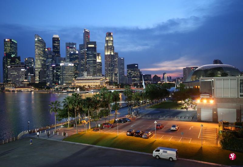 滨海艺术中心水滨四年后将出现新的中型剧院,这个能容纳550个座位的剧院,就建在图中的停车场。 滨海艺术中心水滨四年后将出现新的中型剧院,这个能容纳550个座位的剧院,就建在图中的停车场。