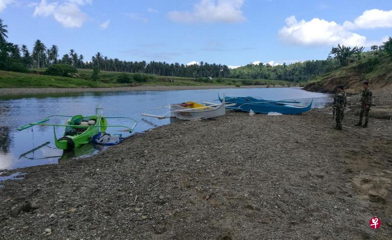 根据菲军方情报,阿布沙耶夫首领阿斯卡里带领部下从菲南乘船前往中部保和岛,企图在复活节期间绑架游客。(法新社) 根据菲军方情报,阿布沙耶夫首领阿斯卡里带领部下从菲南乘船前往中部保和岛,企图在复活节期间绑架游客。(法新社)
