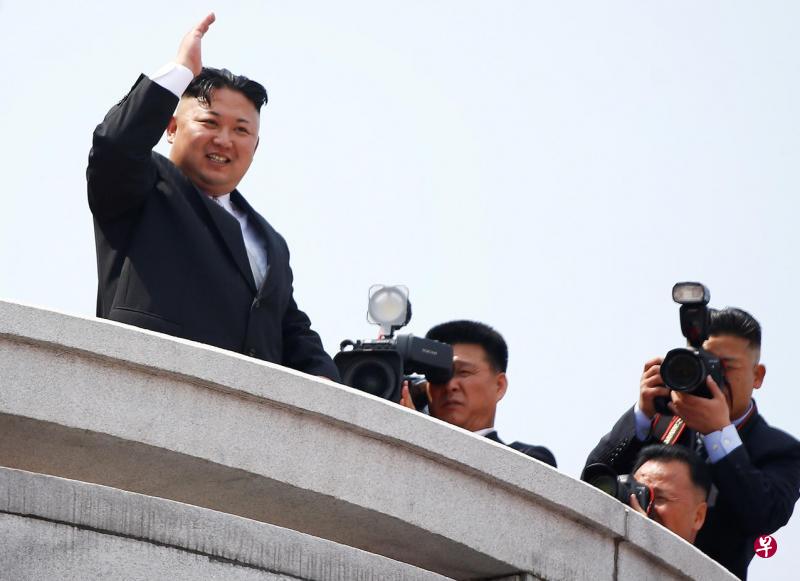 朝鲜最高领导人金正恩昨天不穿“人民装”而改穿西装亮相，他也没发表演讲。（路透社）