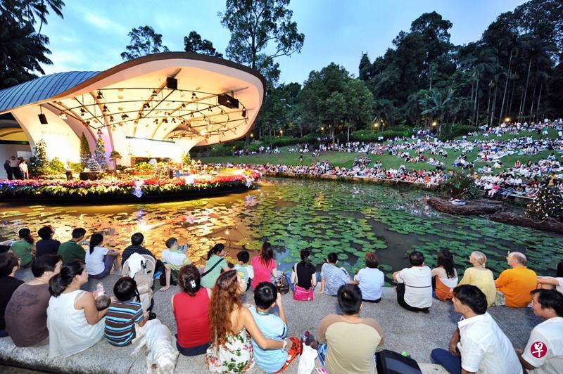 植物园交响乐湖音乐会。 植物园交响乐湖音乐会。