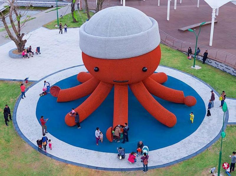 章鱼装置是概念艺术家霍夫曼的新作。(网络照片) 章鱼装置是概念艺术家霍夫曼的新作。(网络照片)