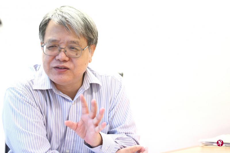 投资应该量力而为,否则容易出差错,对心理健康也不利。现款能捞底,满仓易套牢。——南大经济系副教授叶秀亮(陈斌勤摄) 投资应该量力而为,否则容易出差错,对心理健康也不利。现款能捞底,满仓易套牢。——南大经济系副教授叶秀亮(陈斌勤摄)