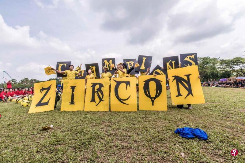 黄色的锆石(zircon)团队载歌载舞,热情洋溢。(励仁高中新媒体社提供) 黄色的锆石(zircon)团队载歌载舞,热情洋溢。(励仁高中新媒体社提供)