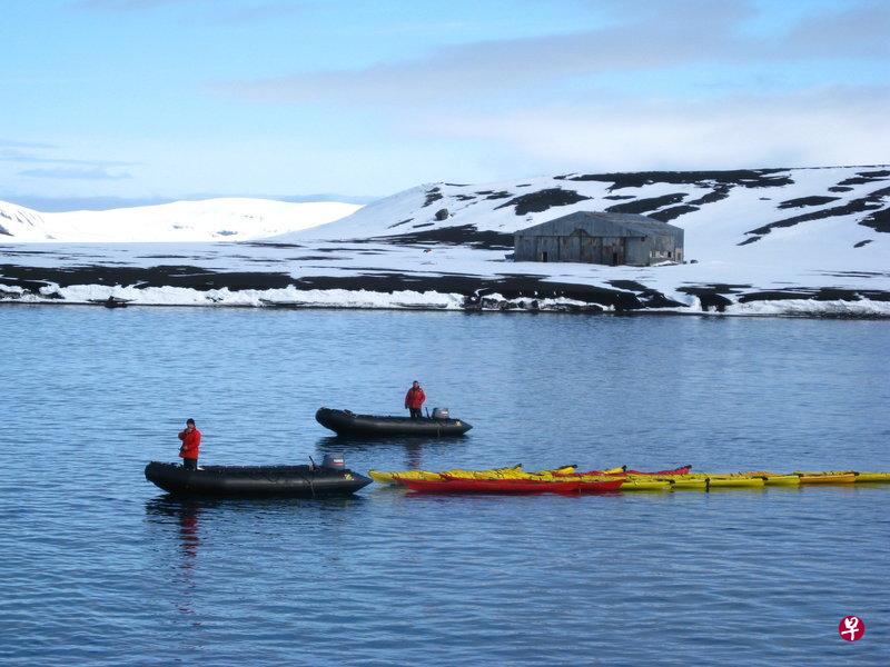 南极未经开放的碧海蓝天白雪美得让人震撼,但是随着游人纷至沓来,当地脆弱的生态必将面临更大的压力。(受访者提供) 南极未经开放的碧海蓝天白雪美得让人震撼,但是随着游人纷至沓来,当地脆弱的生态必将面临更大的压力。(受访者提供)