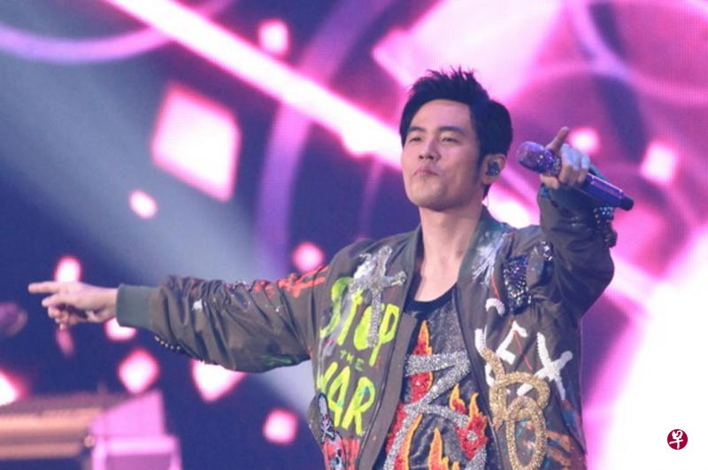 周杰伦在西安演唱会飙骂保安惹议。(CFP图) 周杰伦在西安演唱会飙骂保安惹议。(CFP图)