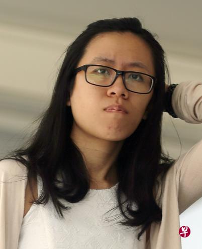 被告黄丽英偷拍女子更衣录像后放上网售卖,结果落得坐牢下场。(海峡时报) 被告黄丽英偷拍女子更衣录像后放上网售卖,结果落得坐牢下场。(海峡时报)