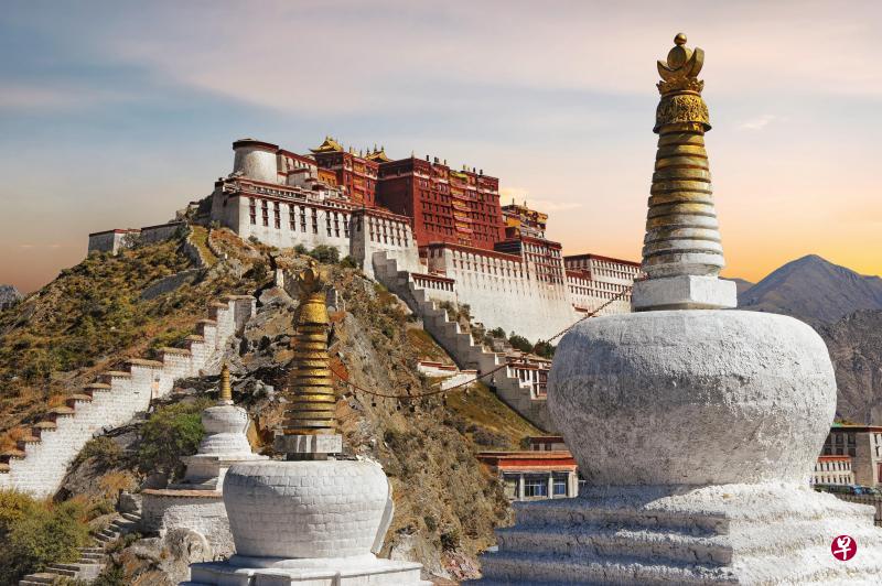 布达拉宫常年香火鼎盛,游人如织。(iStock图) 布达拉宫常年香火鼎盛,游人如织。(iStock图)