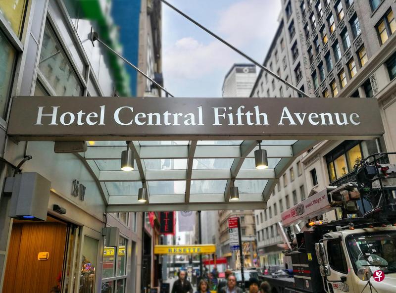 雅诗阁投资6800万元在纽约第五大道的酒店,重新翻新后将在明年以馨乐庭服务公寓品牌推出。该酒店位于第五大道购物街,也靠近美国时报广场。(雅诗阁提供) 雅诗阁投资6800万元在纽约第五大道的酒店,重新翻新后将在明年以馨乐庭服务公寓品牌推出。该酒店位于第五大道购物街,也靠近美国时报广场。(雅诗阁提供)