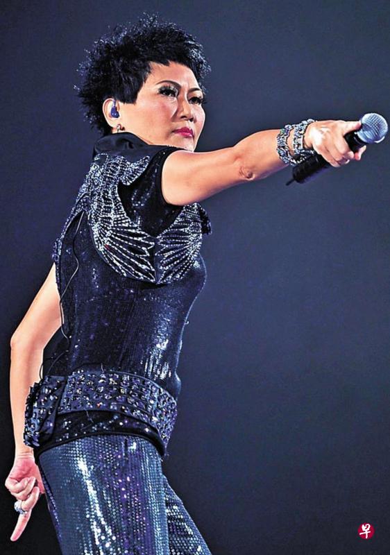 6月来新演出,陈洁灵到时将和叶丽仪合唱新版《啼笑姻缘》。(香港苹果日报图) 6月来新演出,陈洁灵到时将和叶丽仪合唱新版《啼笑姻缘》。(香港苹果日报图)