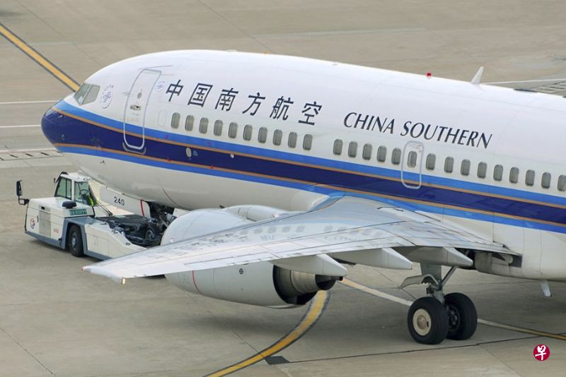 在中国国内执飞的最后一架波音737-300客机今天(8日)在郑州国际机场退役。(互联网) 在中国国内执飞的最后一架波音737-300客机今天(8日)在郑州国际机场退役。(互联网)