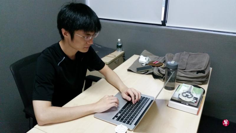 王日升与两位朋友正在筹备公司的第二个游戏。(受访者提供) 王日升与两位朋友正在筹备公司的第二个游戏。(受访者提供)