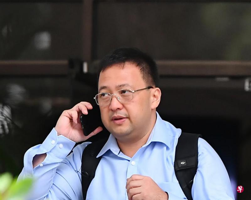 被告贝尔特兰的手机贮存许多裙底录像,遭警方逮捕。(海峡时报) 被告贝尔特兰的手机贮存许多裙底录像,遭警方逮捕。(海峡时报)
